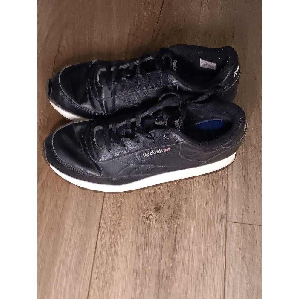 Size 11 black Reebok classics - Picture 2 of 3